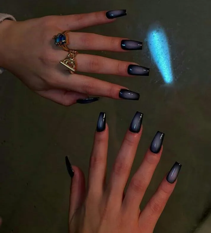 50 simple halloween nails that are chic 002 89c9583c4d