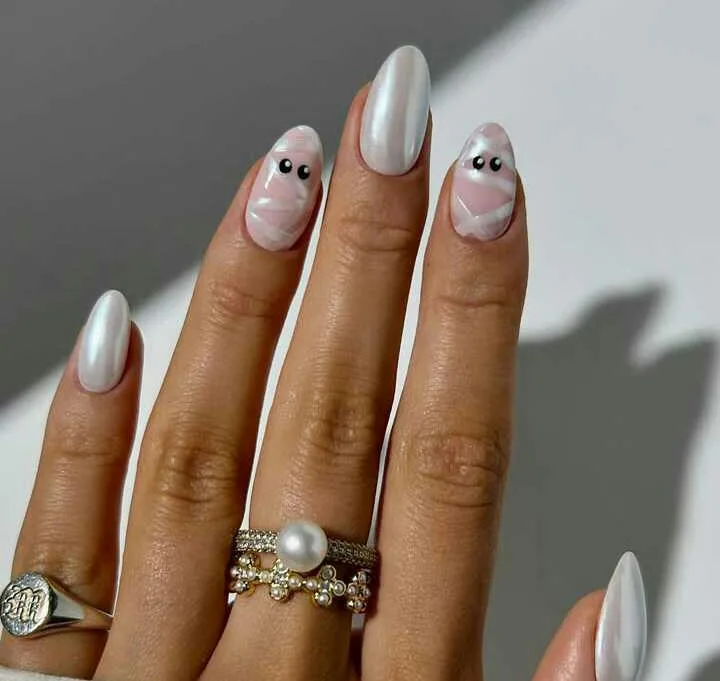 50 simple halloween nails that are chic 006 9271aae413