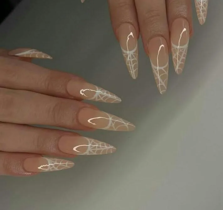 50 simple halloween nails that are chic 008 80fcd0e5e5