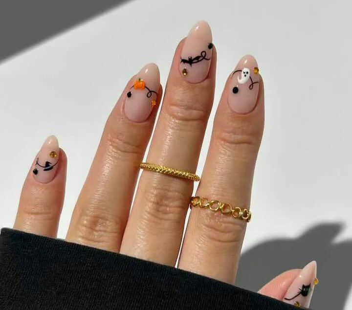 50 simple halloween nails that are chic 009 6540351eda