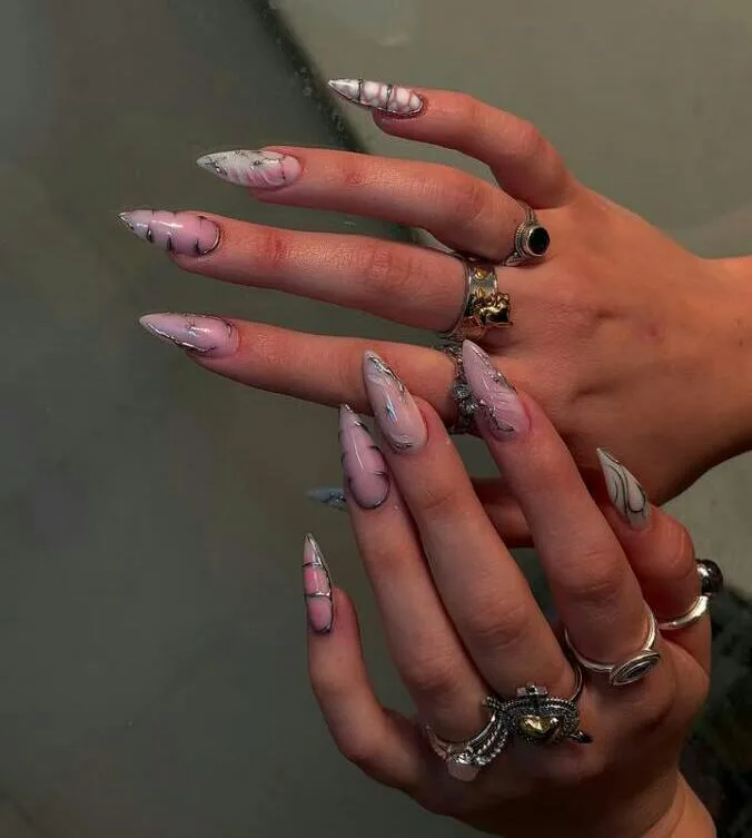50 simple halloween nails that are chic 010 90fb7e22c5