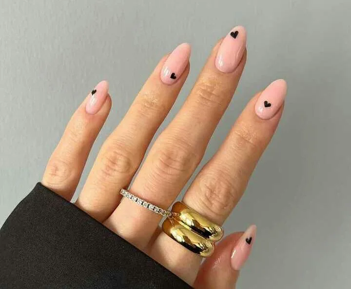 50 simple halloween nails that are chic 013 05da3eb2cf