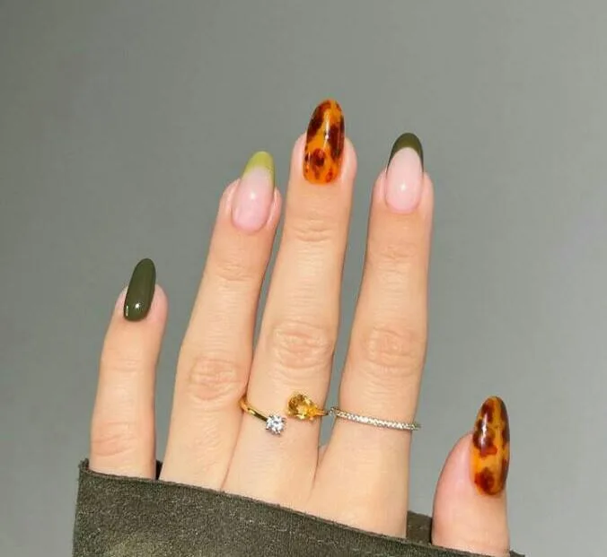 50 simple halloween nails that are chic 031 7f1ff7d80c