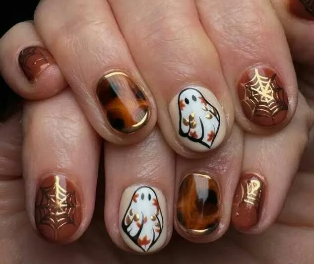 50 simple halloween nails that are chic 044 614a0bced0