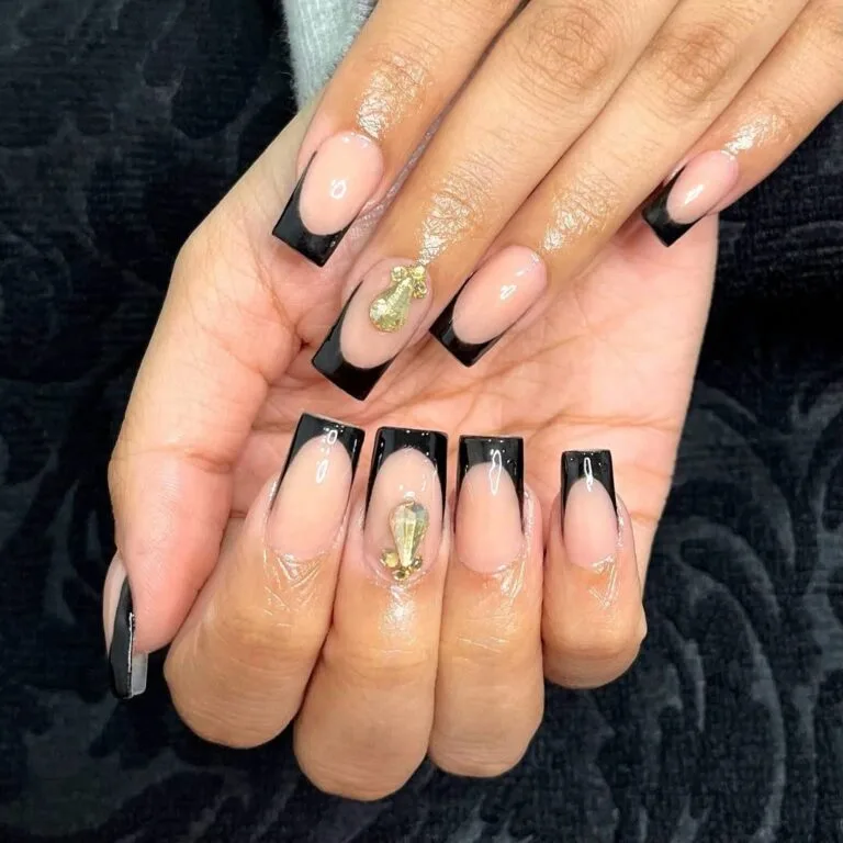 black and gold french tip nails 031 59107461e3