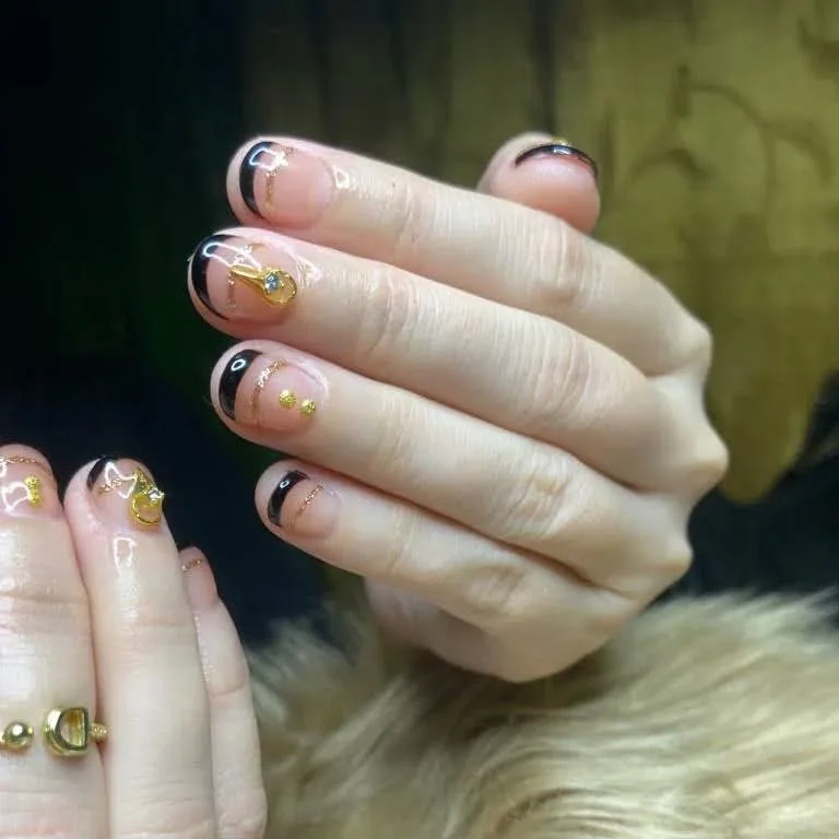 black and gold french tip nails 033 d7d18c7b65