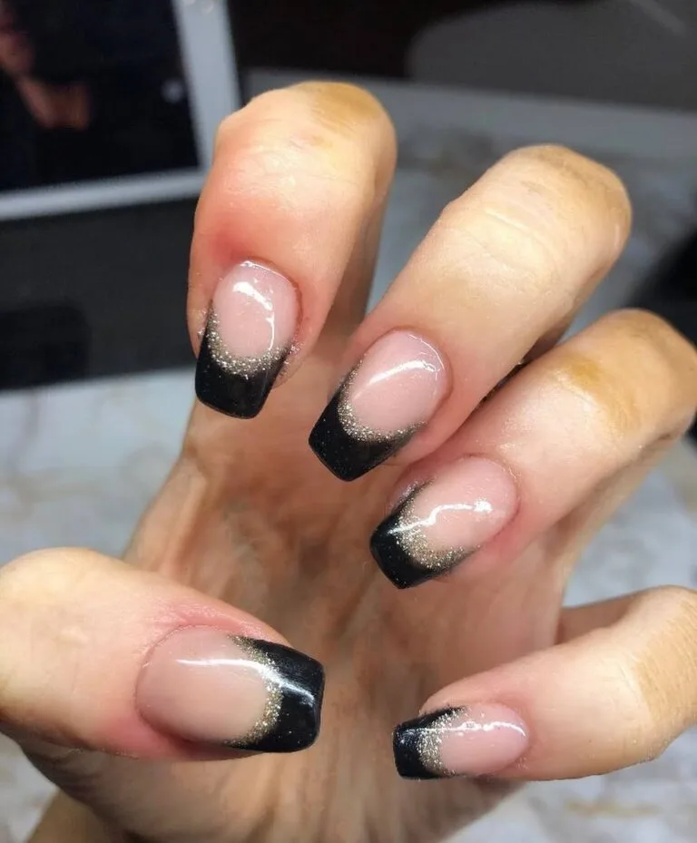 black and gold french tip nails 039 1358e7b9e9