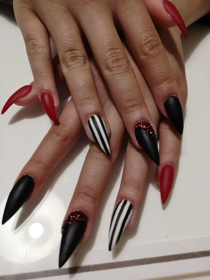 black and red halloween nails 041 01a3c66375