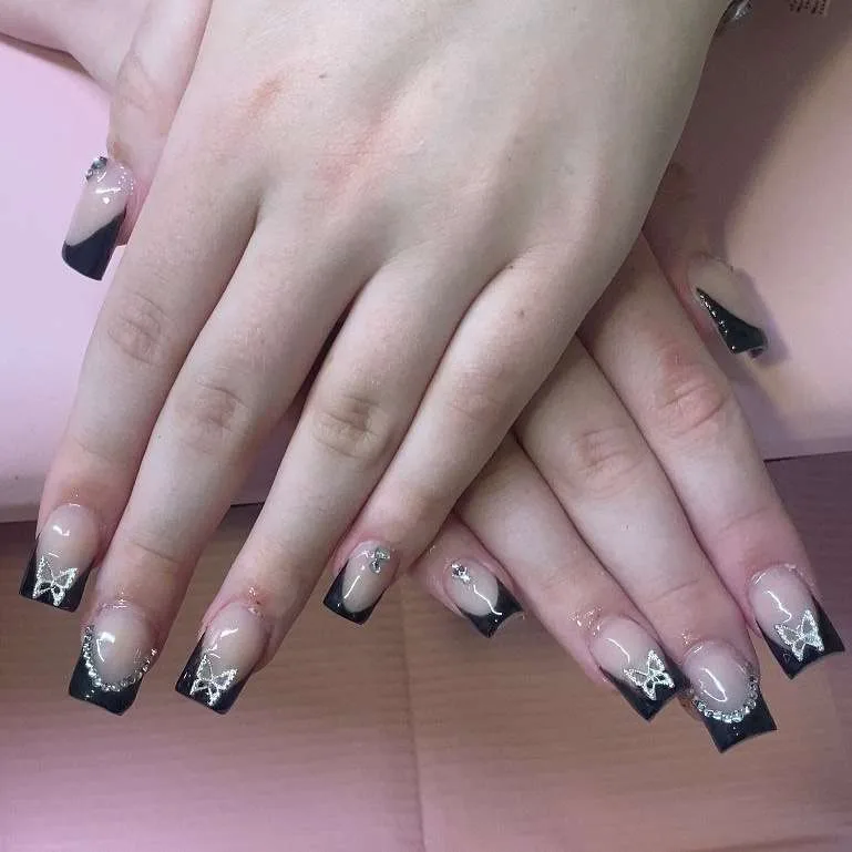 black and silver french tip nails 002 f83c3969a1