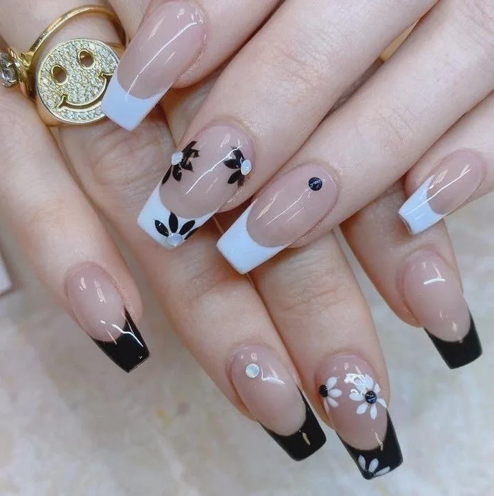 30+ Black and White French Tip Nail Designs 1