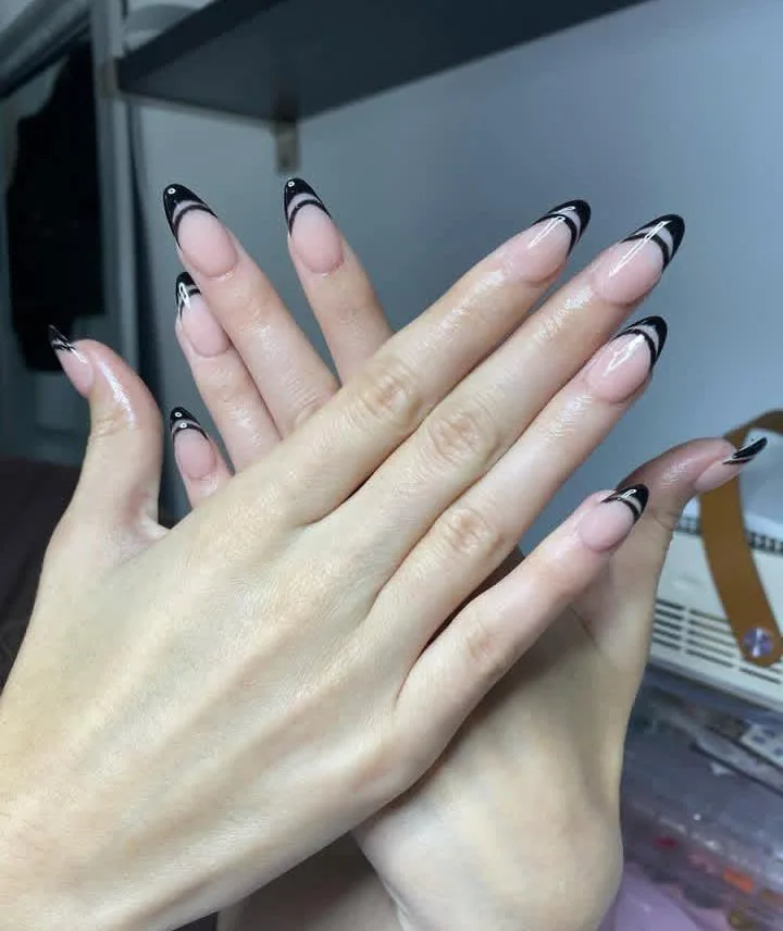black french tip almond nails 016 b2b1c5e8ac