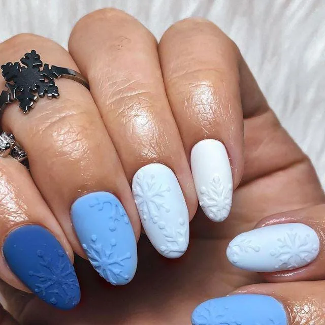 blue and white winter nails 022 b33a79ed66