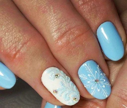 blue and white winter nails 031 e7b0c1b355
