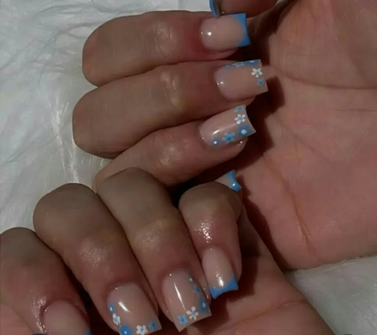 blue french tip nails with flowers 002 ddc81e4e1b