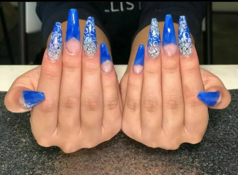 blue french tip nails with flowers 014 aa760e37fd
