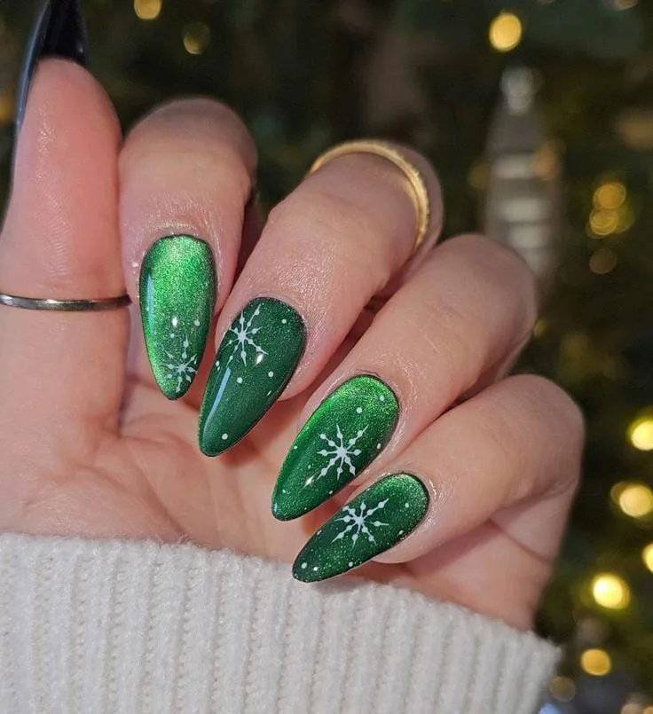christmas almond nails 021 989cfc80b1