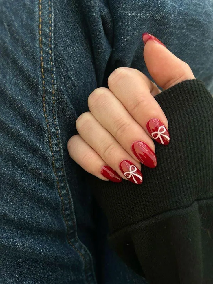 Christmas Bow Nail Designs to Spark Your 2025 Holiday Spirit 1