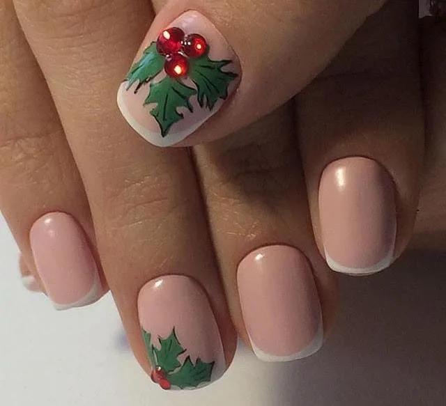 Christmas Holly Nails That Bring the Holiday Magic 1