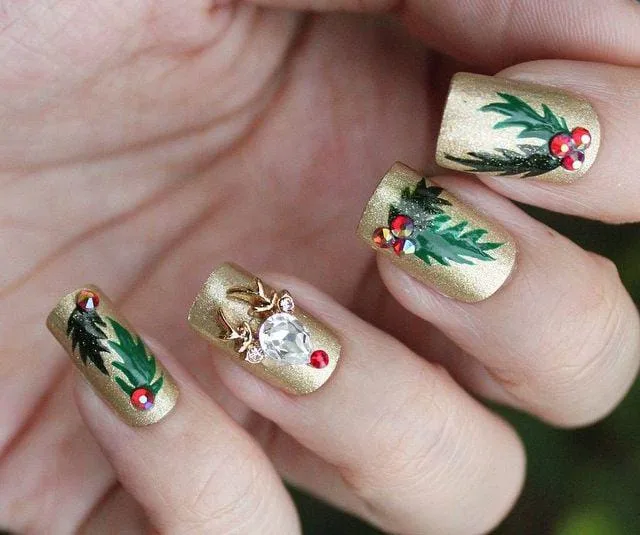 christmas holly nails 002 ce630231bc