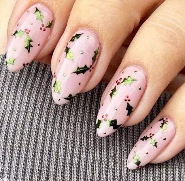 christmas holly nails 003 e6c82e5207