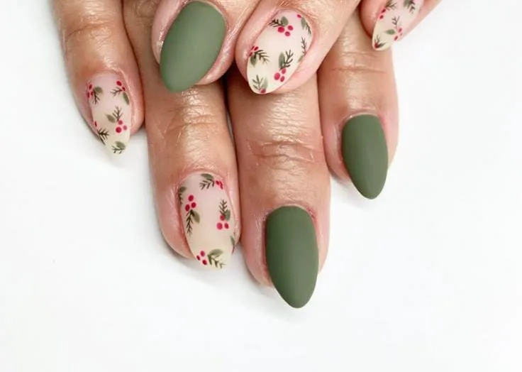 christmas holly nails 008 1735b51b01