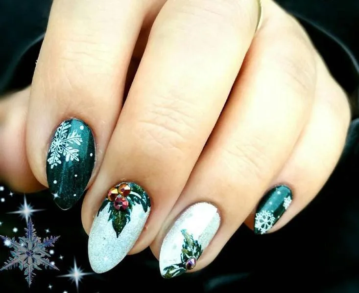 christmas holly nails 012 2ea45b7147
