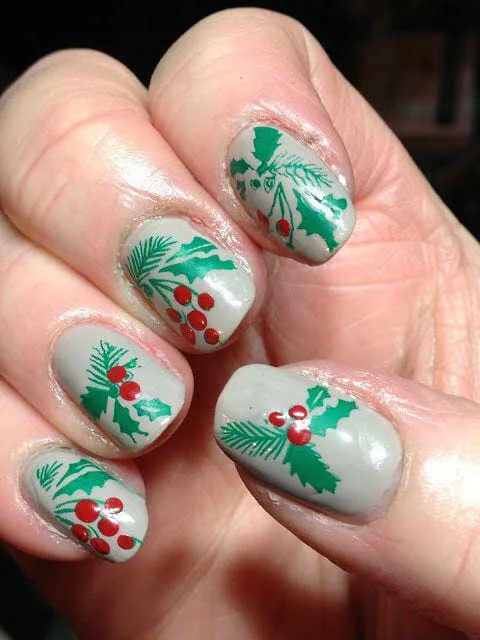christmas holly nails 014 2c5630ee18