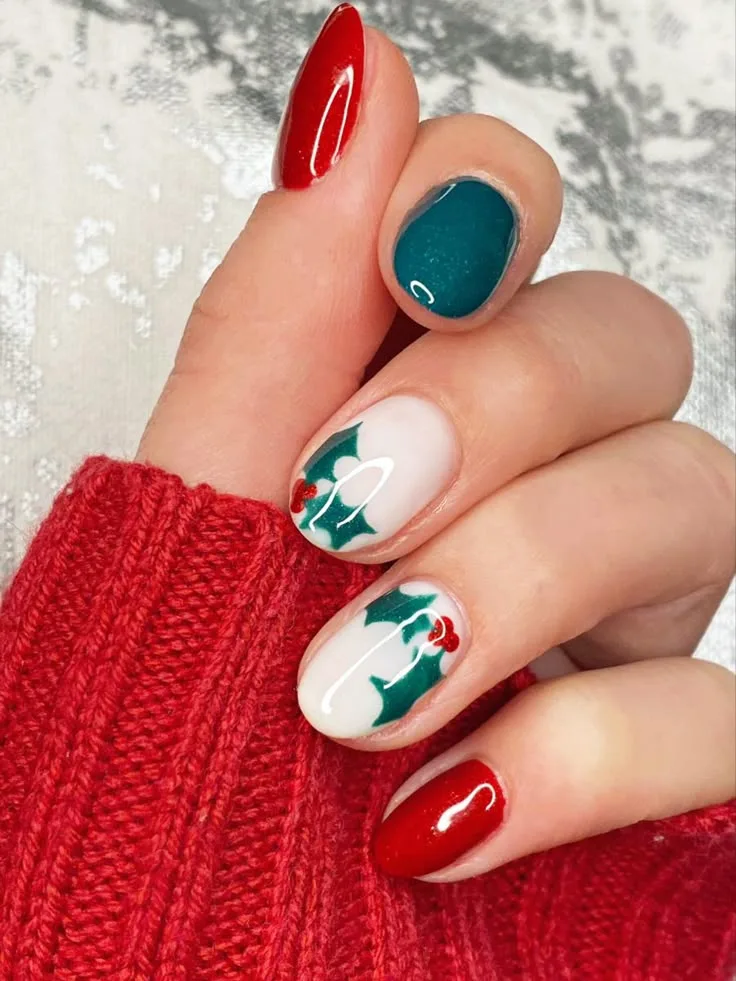 christmas holly nails 031 c73bc44284