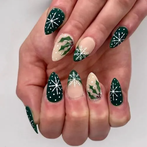 christmas holly nails 040 653456e3a1