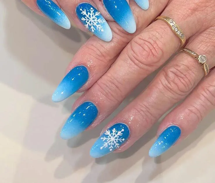Sleigh the Season with These Stunning Christmas Ombre Nails 1