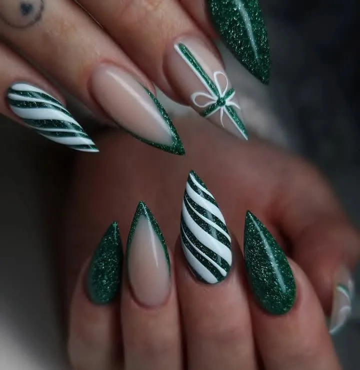 christmas stiletto nails 043 611bc64a64