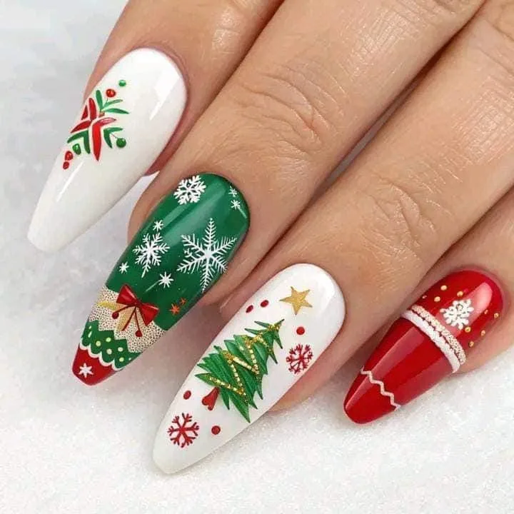 Cute and Festive Christmas Tree Nail Designs for 2025 1