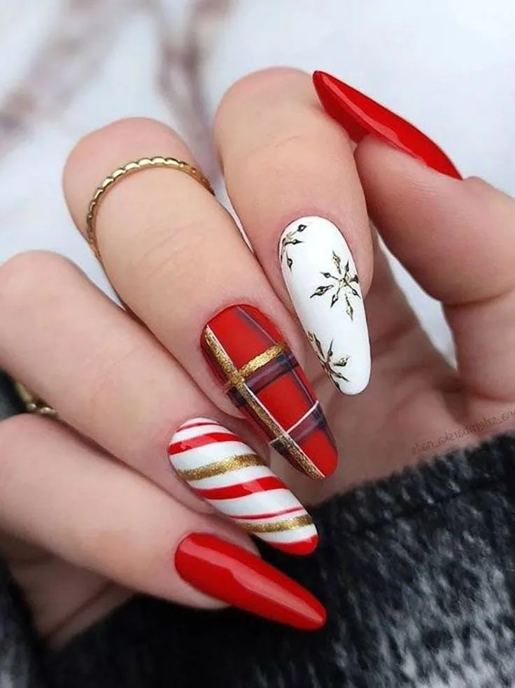 classy christmas nails 018 044e7c2d98