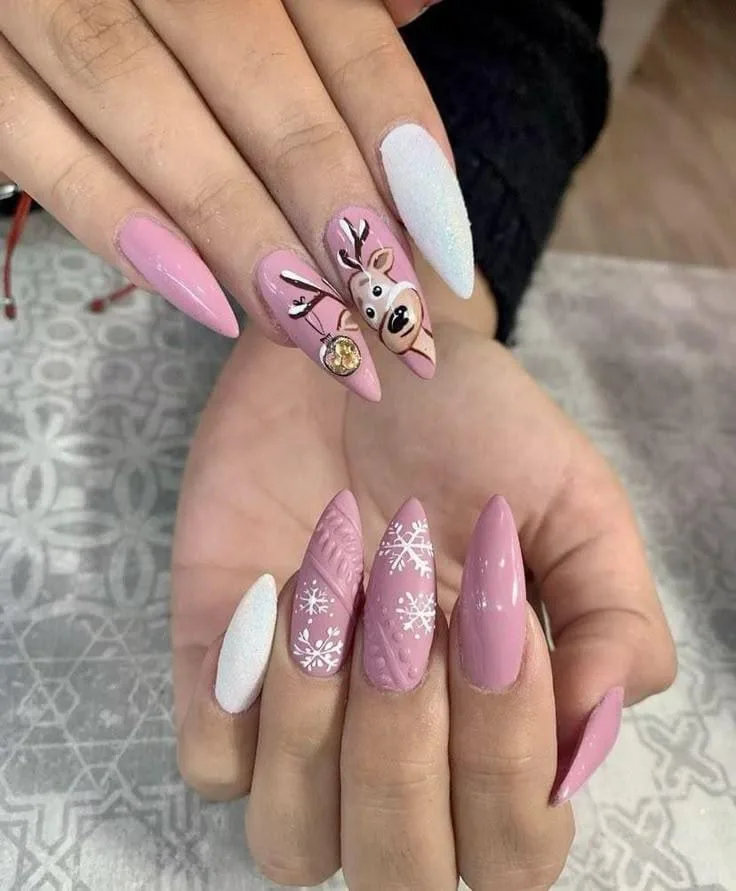 Must-Try Cute Christmas Nails for 2025 Festive Season 1
