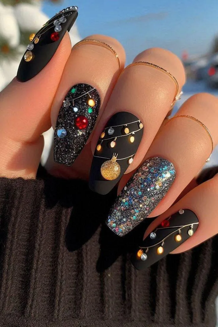 dark christmas nails 002 db54c0c018