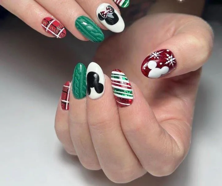 disney christmas nails 008 5fb2ca7f0f