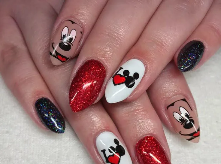 disney valentines nails 002 95b8ac64e0