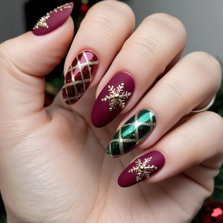 elegant christmas nails 005 d97a0ca1a7