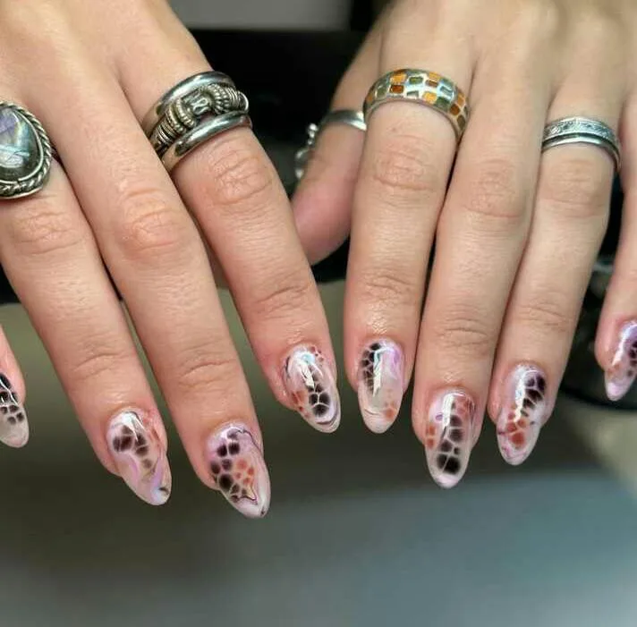 Chic and Seasonal: 50+ Fall Almond Nails for Every Style 1