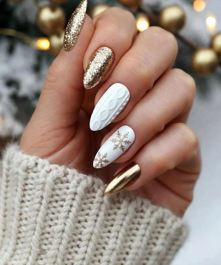 gold winter nails 019 e2fb2bab78