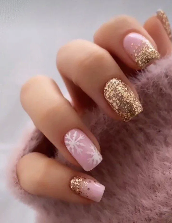 gold winter nails 044 d4d8278bf4