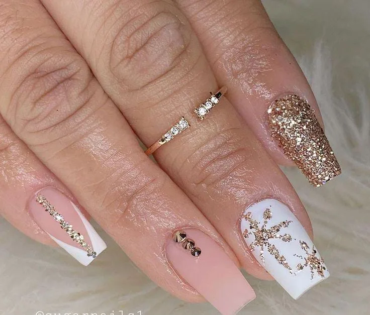 gold winter nails 050 5b90e4e709