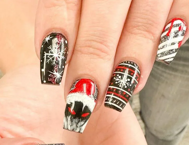 goth christmas nails 005 27b64560c6