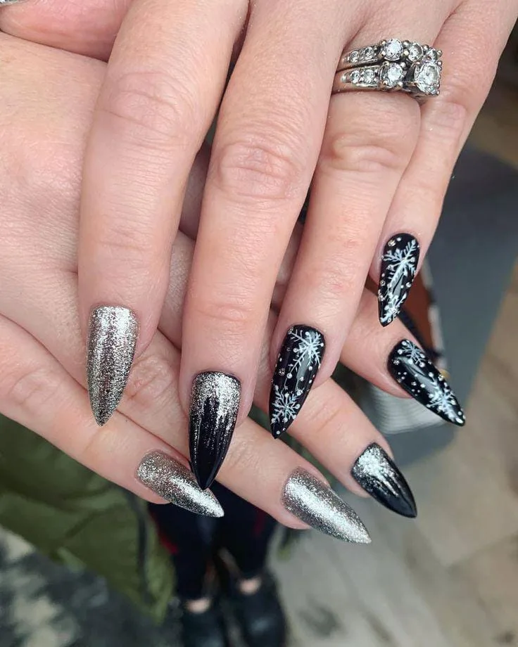 goth christmas nails 016 5f73882a37