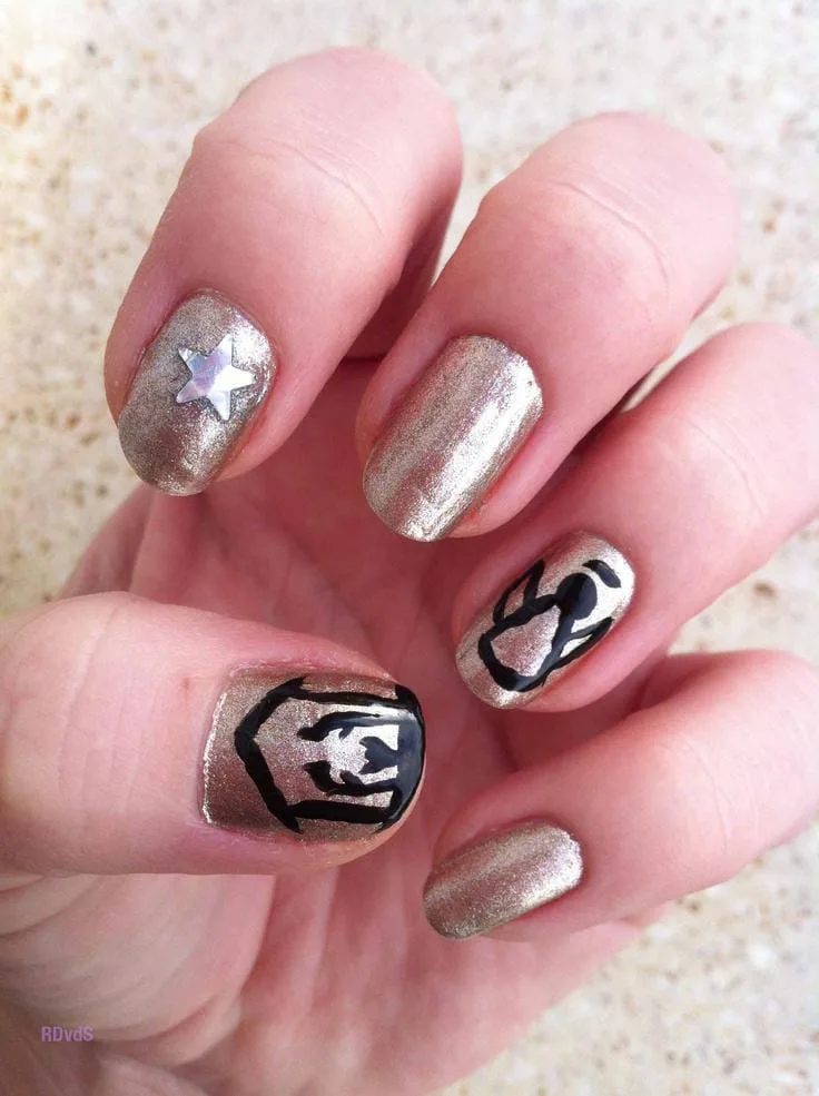 goth christmas nails 017 4e00b0ef39