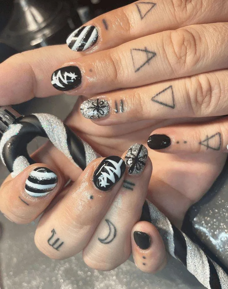 goth christmas nails 018 24b0dd468f