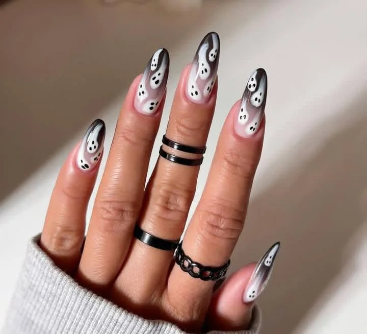 halloween ghost nails 025 5dd086e759