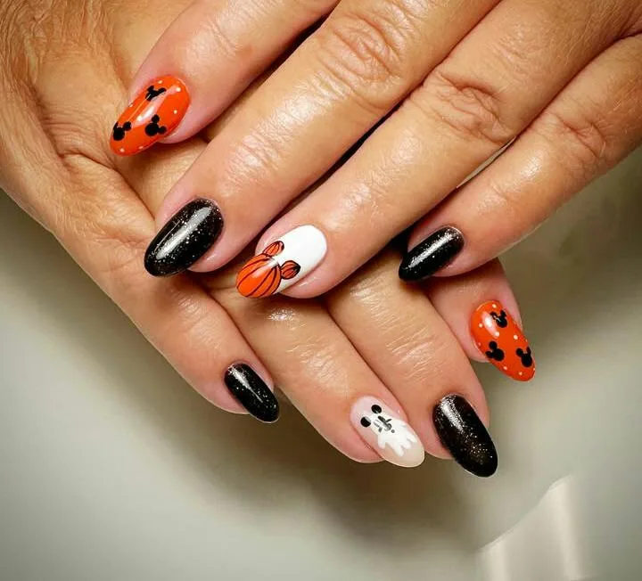 mickey halloween nails 002 a22f2daa36