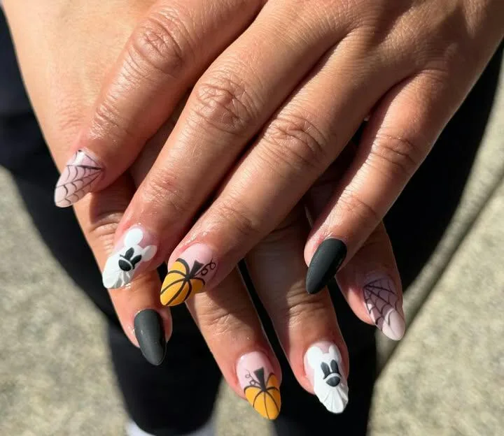 mickey halloween nails 006 b631858d84