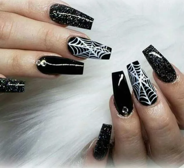 simple black halloween nails 006 94f5a60e09